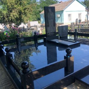 Памятник из гранита